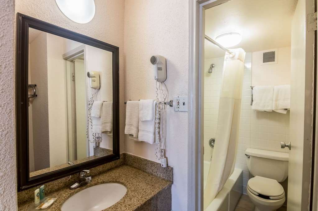 Texas Inn & Suites Denton Room photo